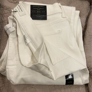 Banana Republic White Vintage Stretch Jeans. NWT